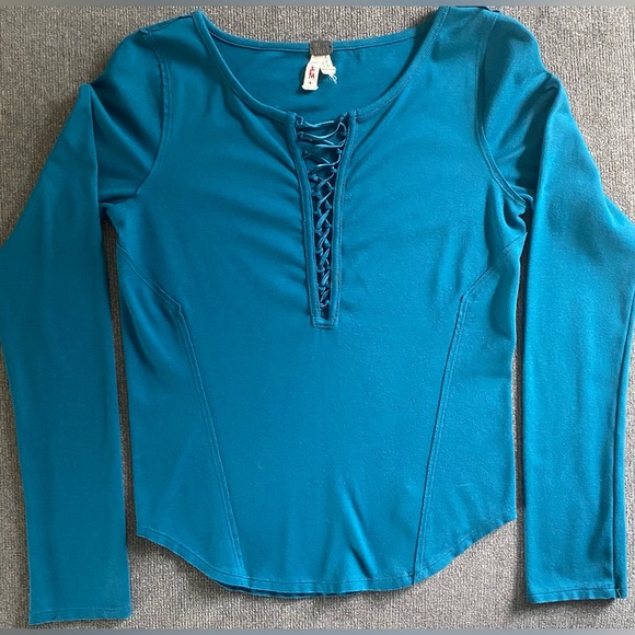 WE THE FREE Long Sleeve Top Size Meduim - Picture 1 of 3